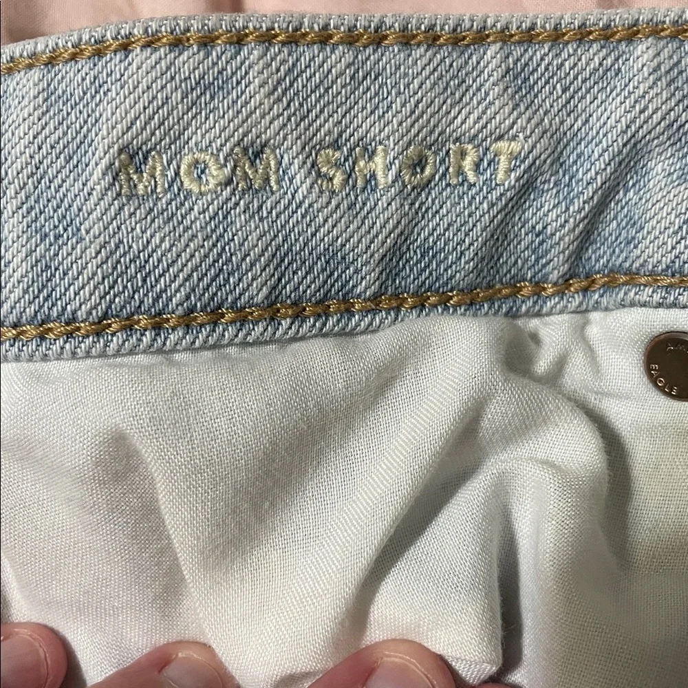 American Eagle Outfitters Mom Short Light Wash Distressed Denim Shorts Size 10 - Picture 4 of 6